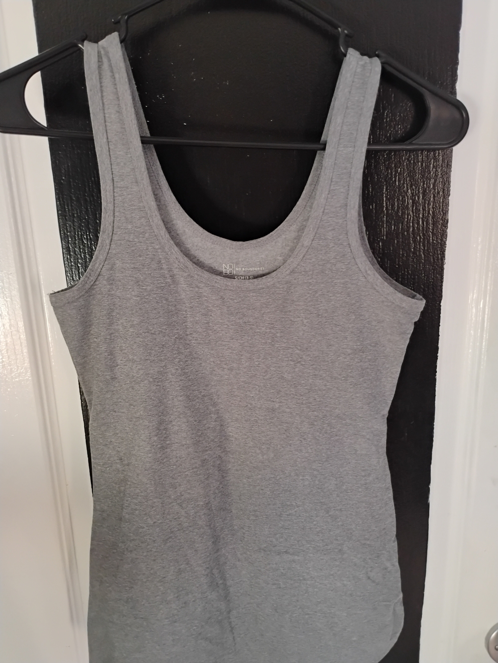 5 Tank Tops - Picture 3 of 6